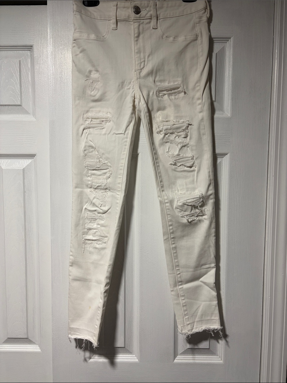 American Eagle Outfitters white  Distressed Skinny Jeans